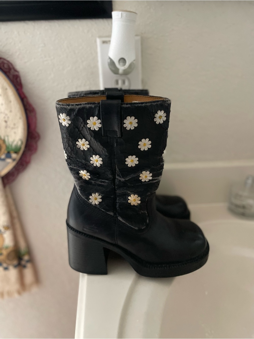 Vintage Skechers floral chunky boots